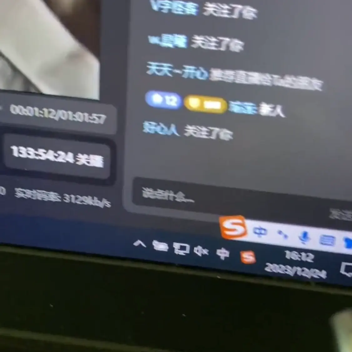 1703553374-7f553d29ee33fc7